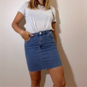 H&M denim cutoff mini skirt size US 4